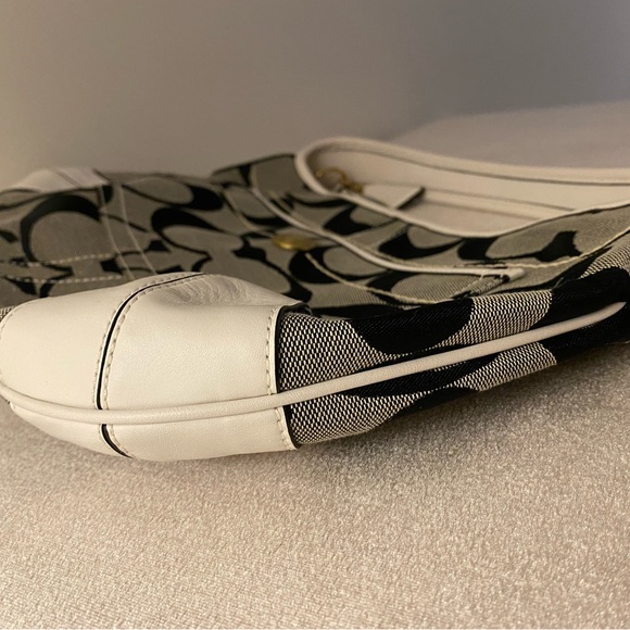 BNWT Coach denim and leather hobo handbag from Japan Tokyo Coach flagship store - Picture 7 of 10